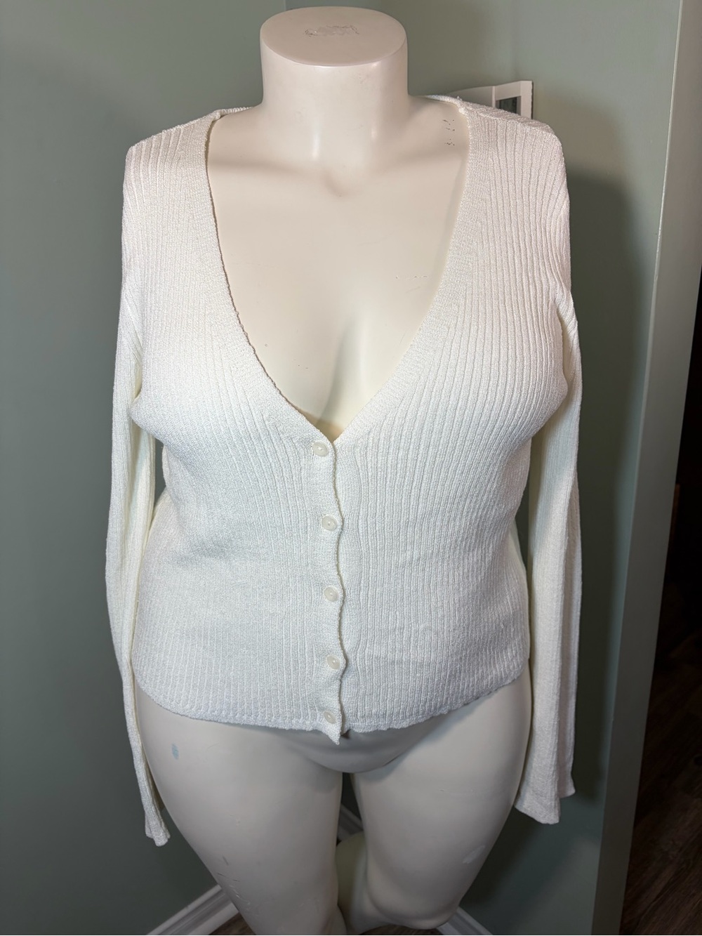 264. Dynamite Women’s White Ribbed V-Neck Button Sweater
